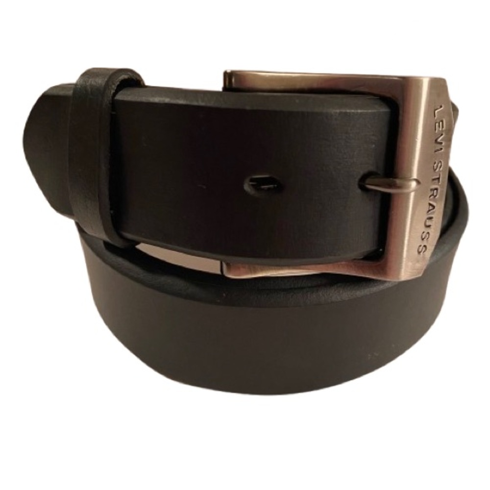 Levi's Men’s Black Soft Genuine Leather Belt Size 42 Silver Buckle Casual EUC